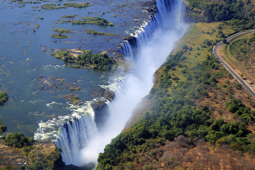 why do tourists visit victoria falls