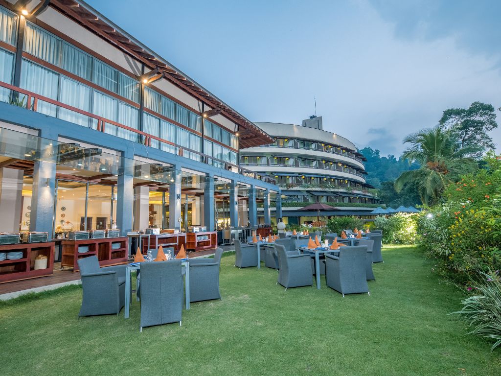 Earl’s Regent Hotel, Kandy dinner